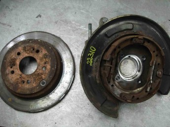 Кулак задний Honda  Elysion 2004> б/у