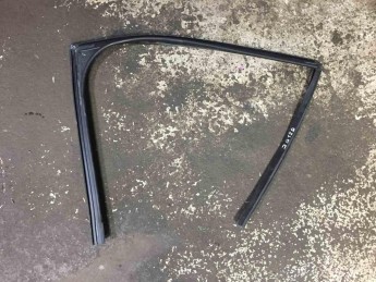 Уплотнитель стекла двери задней правой Citroen  C4 Grand Picasso 2014> б/у