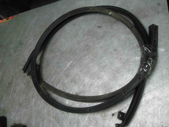 Уплотнитель двери задний левый нижний Citroen  C4 Grand Picasso 2014> б/у