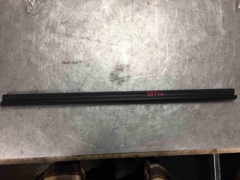 Уплотнитель стекла двери задней правой Citroen  C4 Grand Picasso 2014> б/у