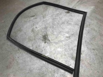 Уплотнитель стекла двери передней левой Hyundai  Creta 2016> б/у