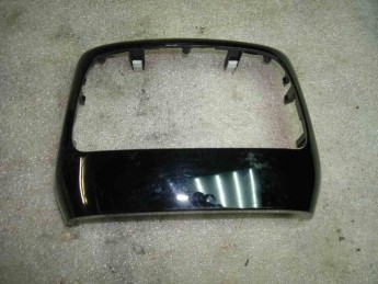 Накладка на дефлектор консоли Kia  Quoris 2012> б/у