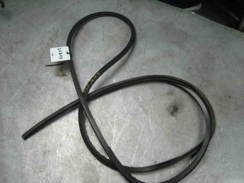 Уплотнитель лобового стекла Renault  Master III 2010> б/у