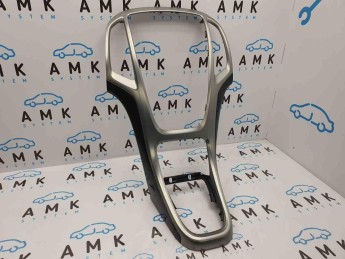 Накладка  Opel  Astra J 2010> б/у