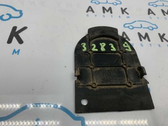 Заглушка поддомкратника VW  Touareg 2010> б/у