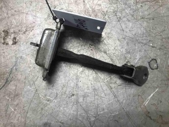 Ограничитель двери задней правой Hyundai  Creta 2016> б/у