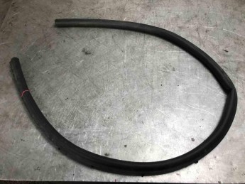 Уплотнитель капота BMW  X4 G02 2018> б/у