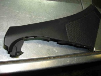 Накладка торпедо с решеткой динамика Kia  Quoris 2012> б/у