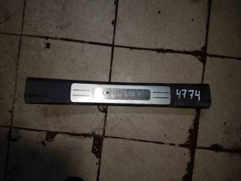 Накладка порога задняя правая Kia  Quoris 2012> б/у