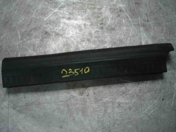 Резинка уплотнительная Land Rover  Range Rover Sport 2013> б/у