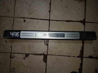 Накладка порога передняя правая Kia  Quoris 2012> б/у