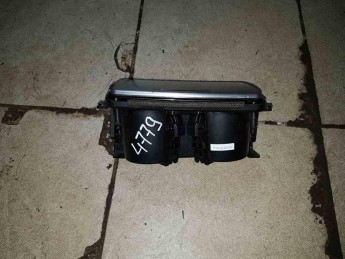 Подстаканник Kia  Quoris 2012> б/у