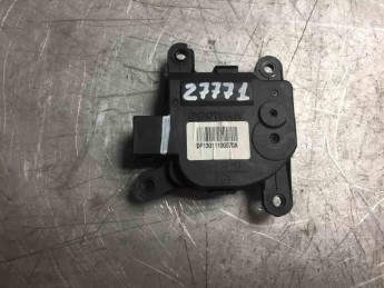 Моторчик заслонки печки Kia  Quoris 2012> б/у