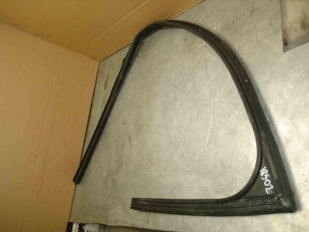 Уплотнитель стекла двери передней правой Citroen  C4 Grand Picasso 2014> б/у