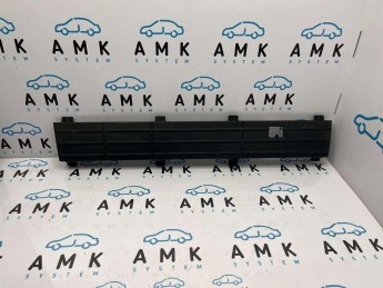 Накладка на решетку  VW  Polo V+ 2014> б/у