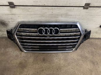 Решетка радиатора Audi  Q7 4M 2015> б/у