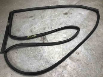 Уплотнитель двери задней правой Hyundai  Creta 2016> б/у