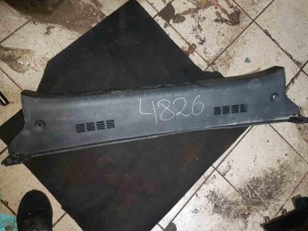 Обшивка багажника на заднюю панель Kia  Quoris 2012> б/у