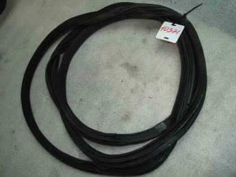 Уплотнитель двери задний Kia  Quoris 2012> б/у