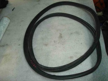 Уплотнитель крышки багажника Kia  Quoris 2012> б/у