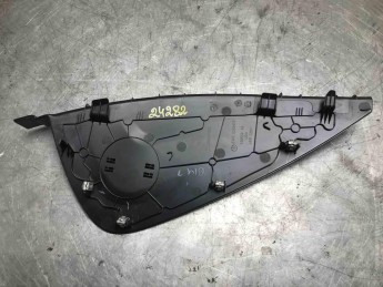 Накладка на торец торпедо BMW  X4 G02 2018> б/у