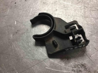 Кронштейн горловины бачка стеклоомывателя Audi  A1 2010> б/у