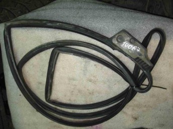 Уплотнитель двери задней правой Kia  Quoris 2012> б/у