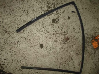 Уплотнитель стекла двери задней правой Kia  Quoris 2012> б/у