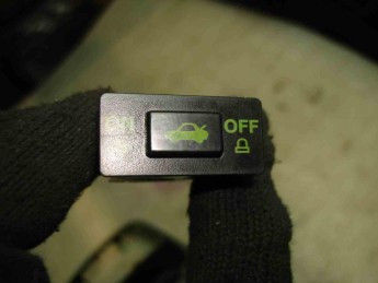 Кнопка открывания багажника Kia  Quoris 2012> б/у