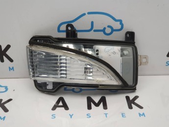 Повторитель в зеркало правый Nissan  Patrol Y62 2010> б/у