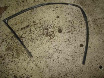 Уплотнитель стекла двери передней правой Kia  Quoris 2012> б/у