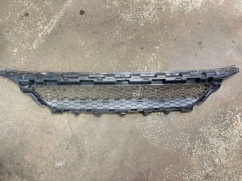 Решетка в бампер Mercedes  C W205 2014> б/у