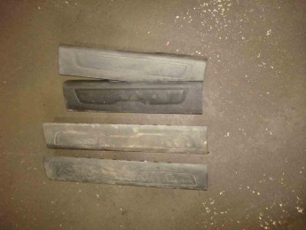 Накладка порога Citroen  C4 Grand Picasso 2014> б/у