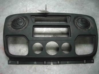 Накладка торпедо центальная Renault  Master III 2010> б/у